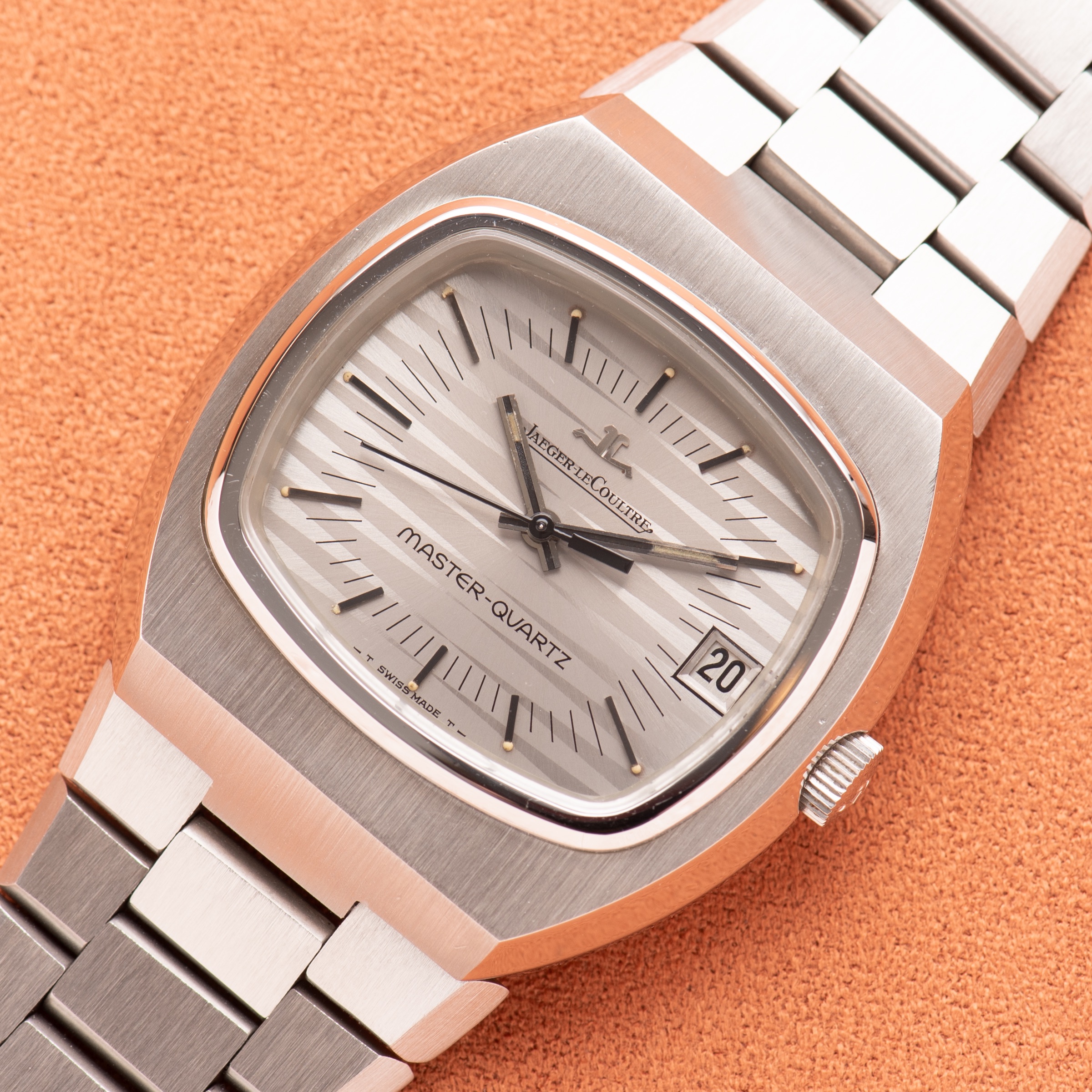 View of Jaeger-LeCoultre Master-Quartz — silver dial — Ref. 23302-42 — 1970